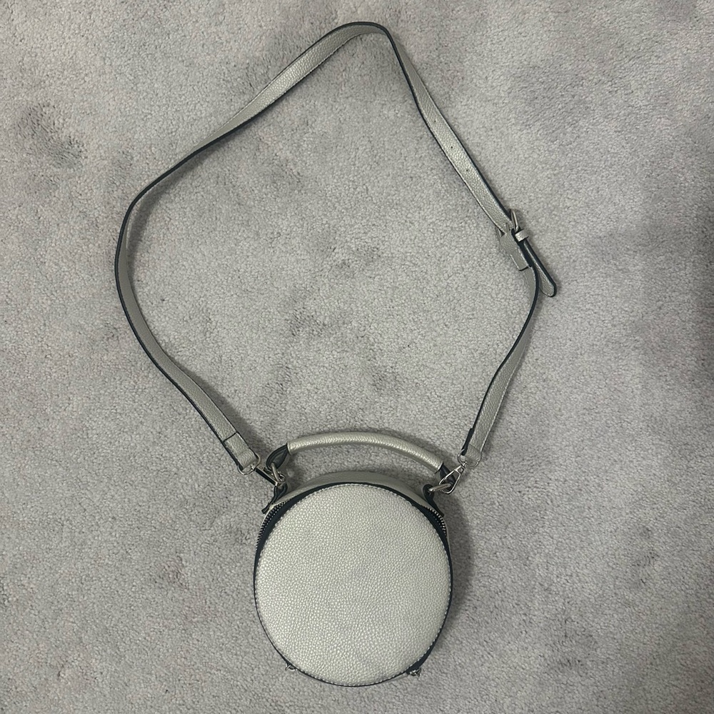 Topshop Round Sliver Crossbody Bag - Picture 4 of 13